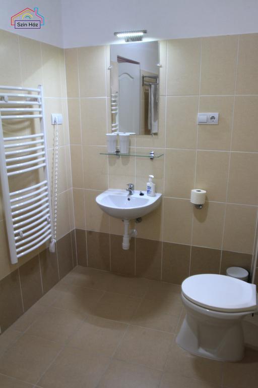 Szin-Haz Apartman (Adults Only) Apartment Gyula Phòng bức ảnh